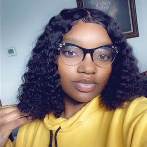 Meet your Posher, Ena